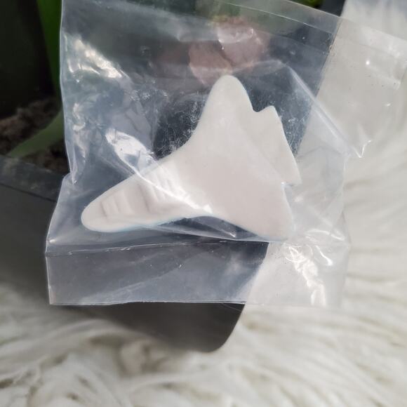 Wade Red Rose Tea Collectible Ceramic Space Shuttle Figurine - Picture 4 of 4